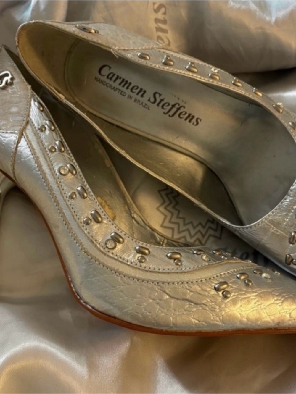 Carmen Steffens Leather
Silver with Studs Vintage Pumps
Size 6